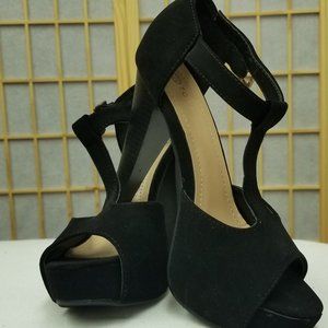 Black heels sandals